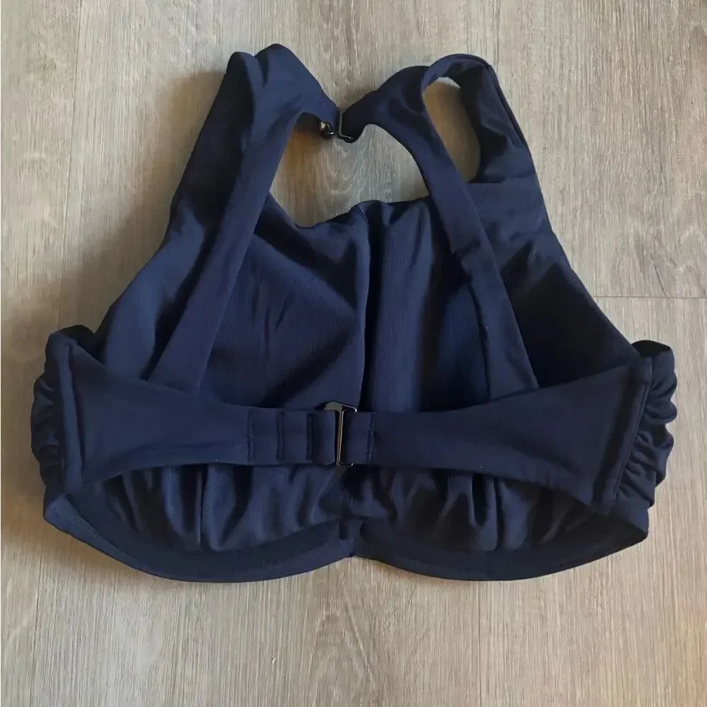 Athleta sleek supportive